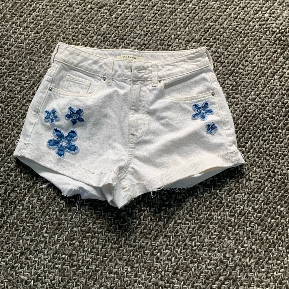 pacsun white jean shorts w jean detailing